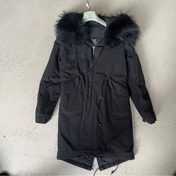 LIKE NEW Mr & Mrs Italy Black Long Fur Army Parka - Picture 5 of 12